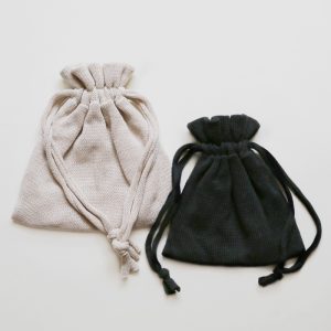 新作のニットの巾着バッグは、10色くらいご用意する予定です！