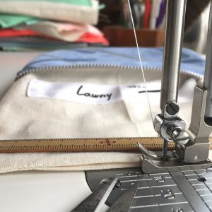 縫製は丁寧に作業する事をたのしみ、美しく仕上がる喜びをもって作業しています。