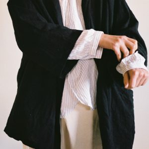 kimonoカラージャケット / black と カディファーマーズシャツ / gray stripe