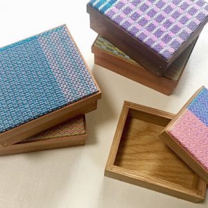 木工作家 岡野達也さんと作ったboxもすこしですがお持ちします。